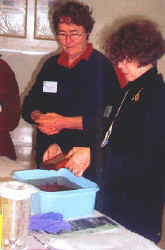 papermaking2Anna & Jackie.jpg (106750 bytes)