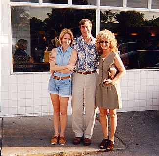 Our Zin Winemaker, Allan Smithee, with the gals.