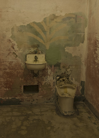 0110DSC_4352 Cell Toilet - Alcatraz