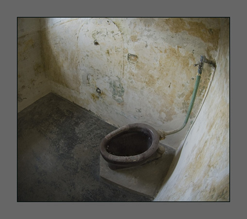 0115Toilet - Dachau