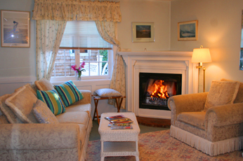 Jenner Inn & Cottages - Honeysuckle Creekside Room Fireplace