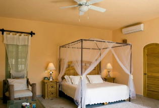 Guest bedroom with bath and AC.