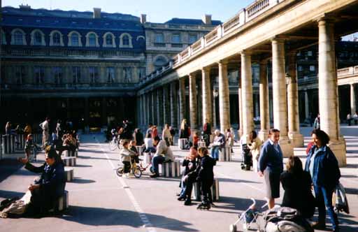 picture of parisian families relaxing at 
				palais royal